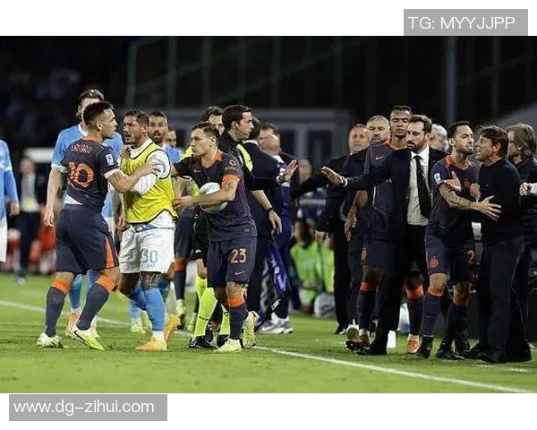 足球球星与偶像面对面亲密互动揭秘球场外的真实故事